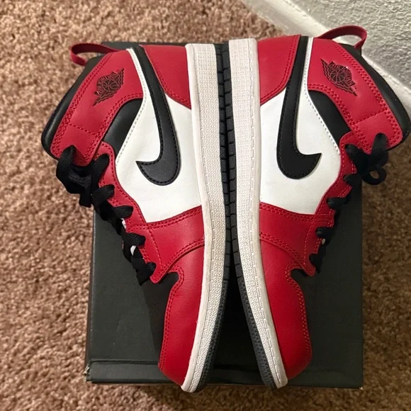 Jordan 1 Mid Chicago Toe